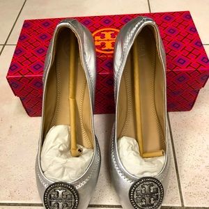 TORY BURCH METALLIC BALLET FLATS - Size 8